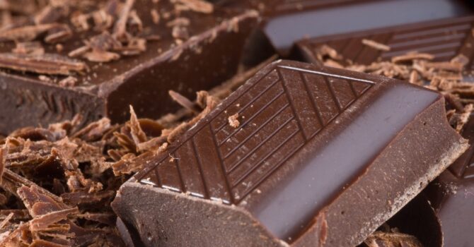 Chocolate Amargo Não é Inimigo! Veja Alguns Benefícios