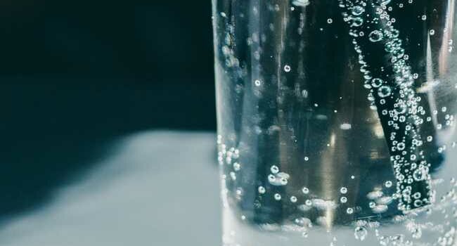 Mentira Ou Verdade: água Com Gás Hidrata?
